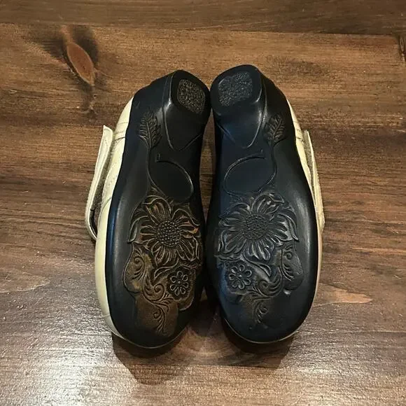 Nature's Stride Shelby Therapeutic Yellow Patent Leather Mary Jane‎ Shoes 5.5WW - Picture 6 of 7